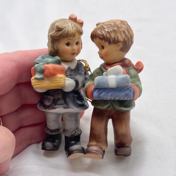 Goebel 2003 Annual Ornament - Picture 1 of 10
